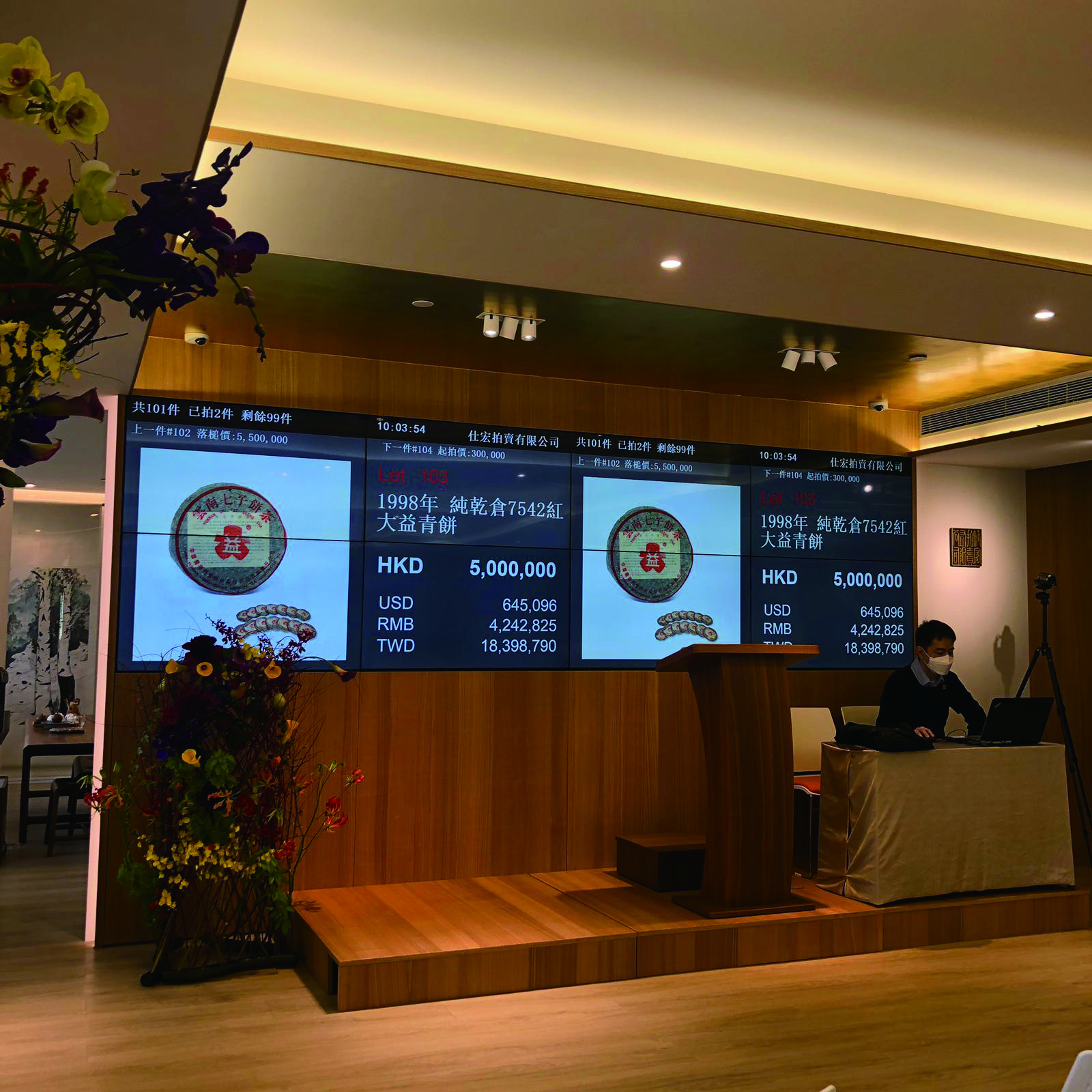 Video Wall (LCD)拼接屏幕可自由組合佈局,無論是直倒或橫倒、水平或垂直拼接,可以變化成多種佈局組合,切合不同環境及場景需要。