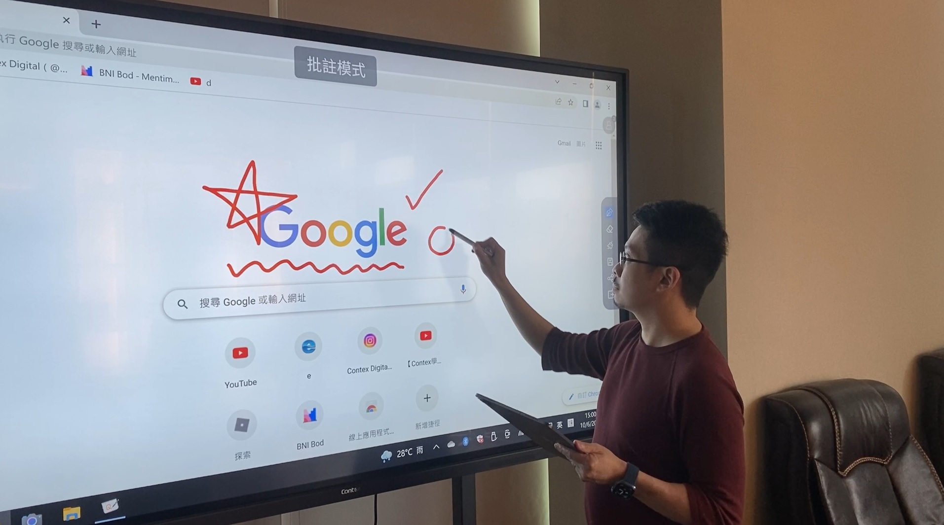 Contex電子白板的鏡射功能可以直接投射手機影像上屏幕，不用預先將資料上傳到雲端，開會present更方便，即使到最後一分鐘仍可更新內容。