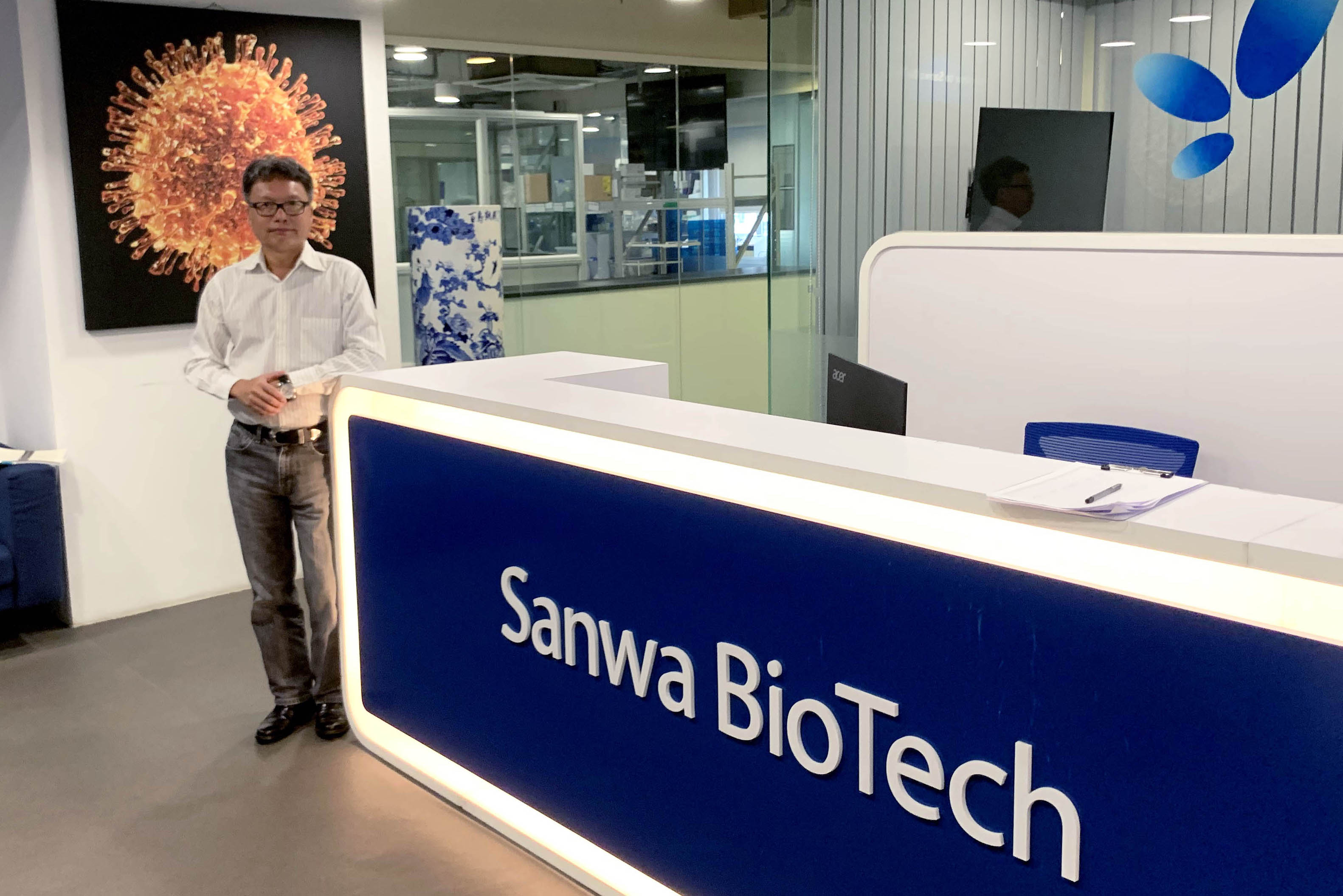 三和生物科技是一家製造檢疫儀器的醫療設備公司，以製造便携高效的疫症檢測儀器，站在抗疫前線。