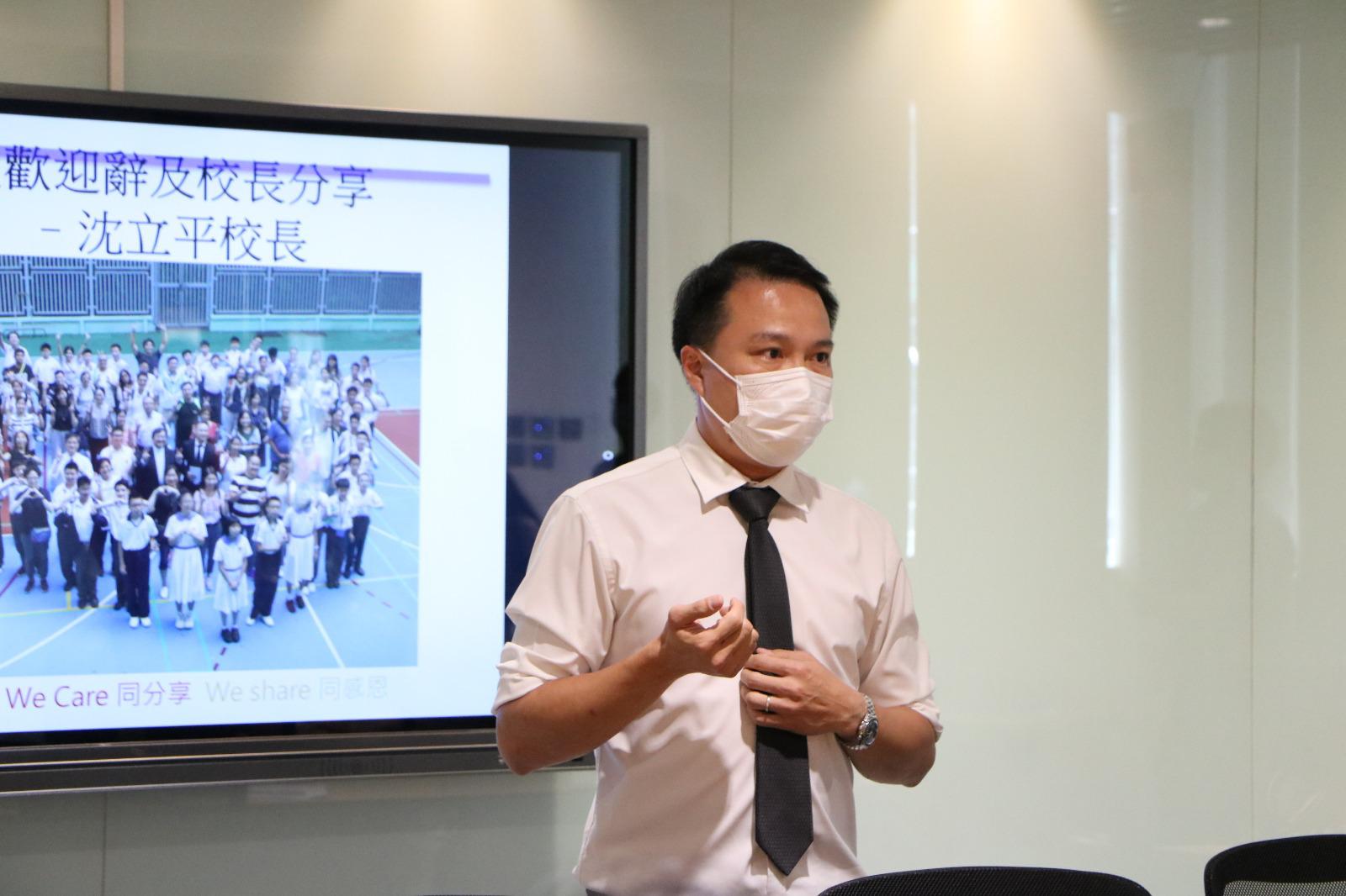 沈校長提到，老師們最喜歡電子白板能把畫面轉爲檔案和即時以二維碼分享的功能。